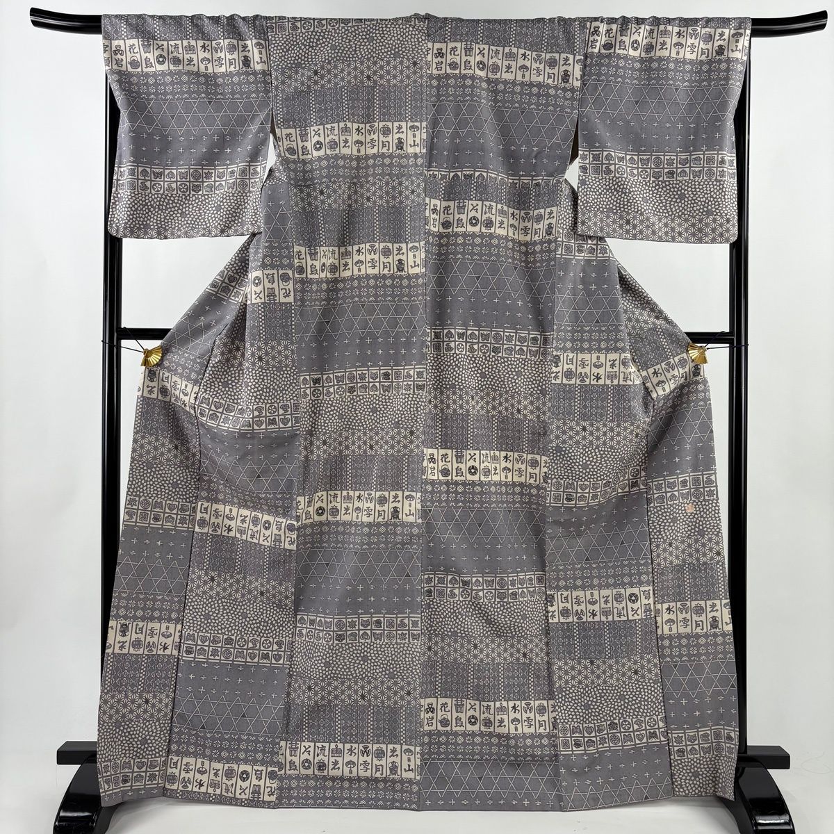 小紋 身丈168 cm 裄丈68.5 L 袷 紬地 落款 文字文 麻の葉 灰色 正絹 名品