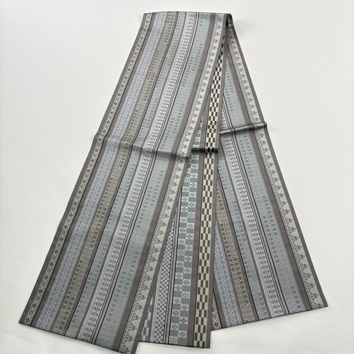  大島紬 身丈163 cm 裄丈66 M 袷 袋帯セット 証紙 縞 幾何学 灰白 正絹 紬 着物