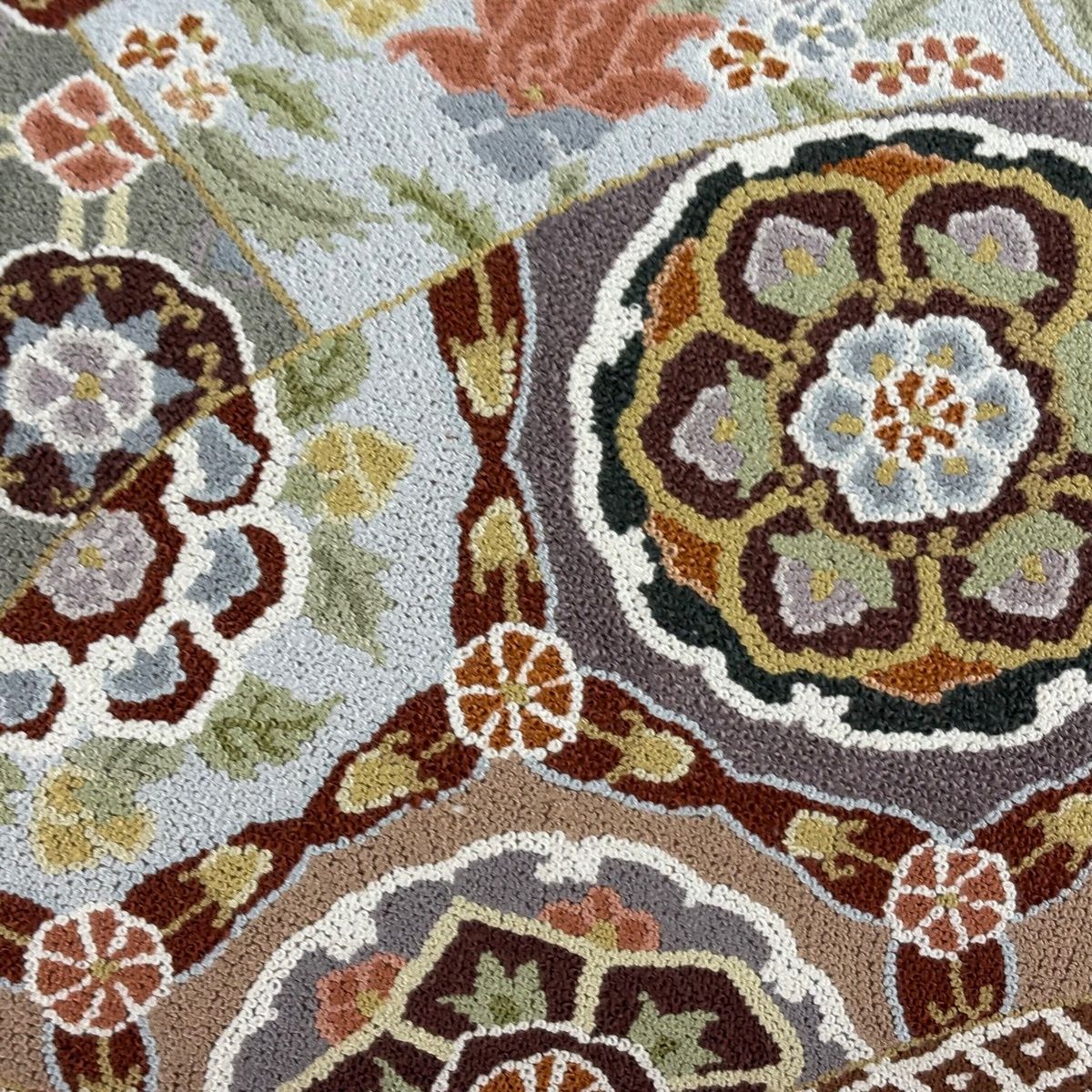 袋帯 華文 草花 相良刺繍 金糸 薄小豆 六通 正絹