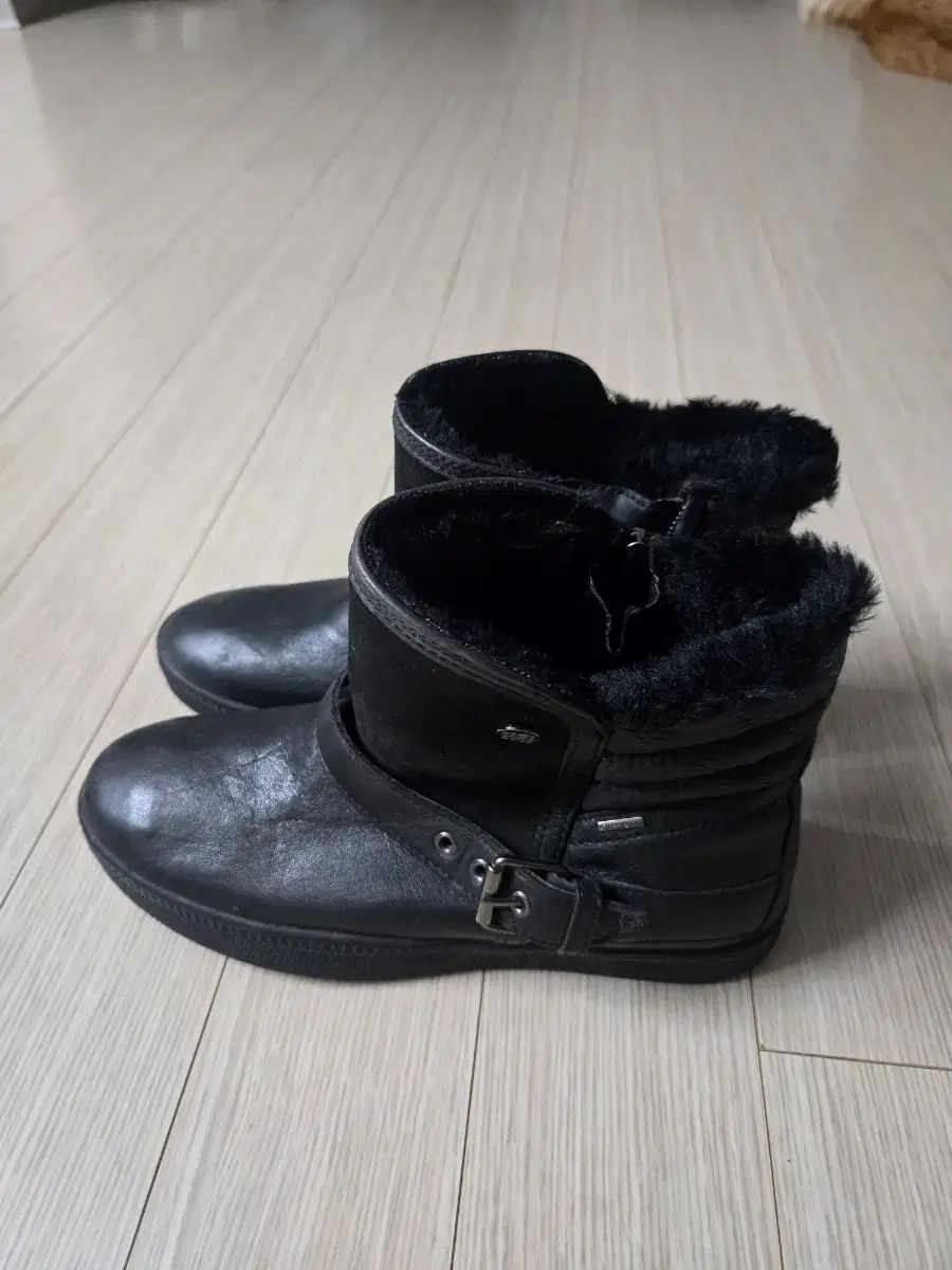 GEOX ブラック ファー裏地 ファーブーツ