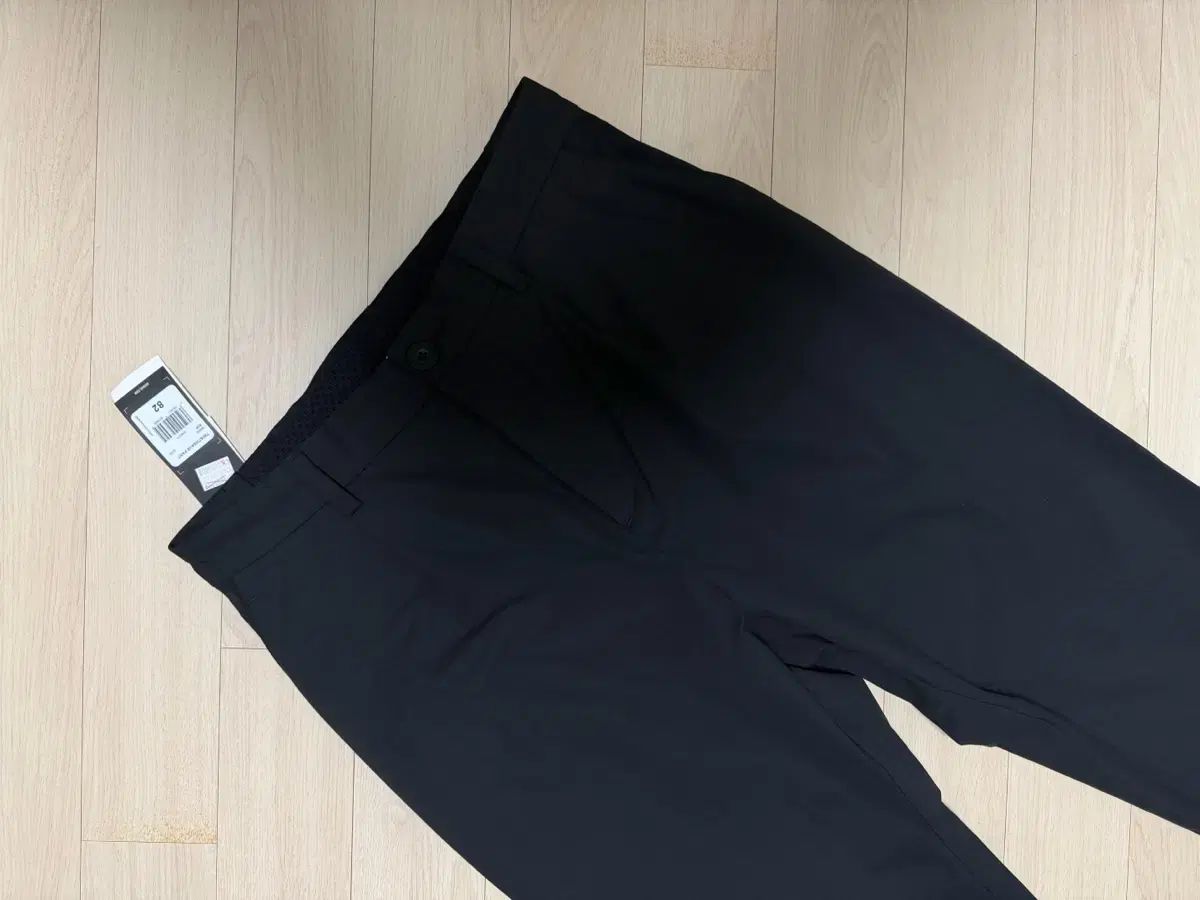 ズボン ブラック