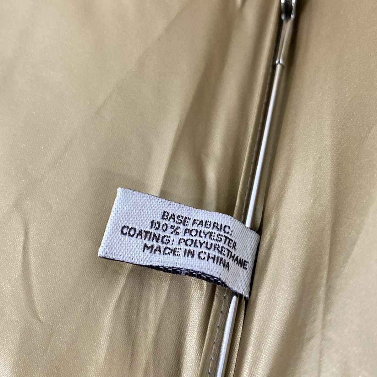 カーキ ベージュ