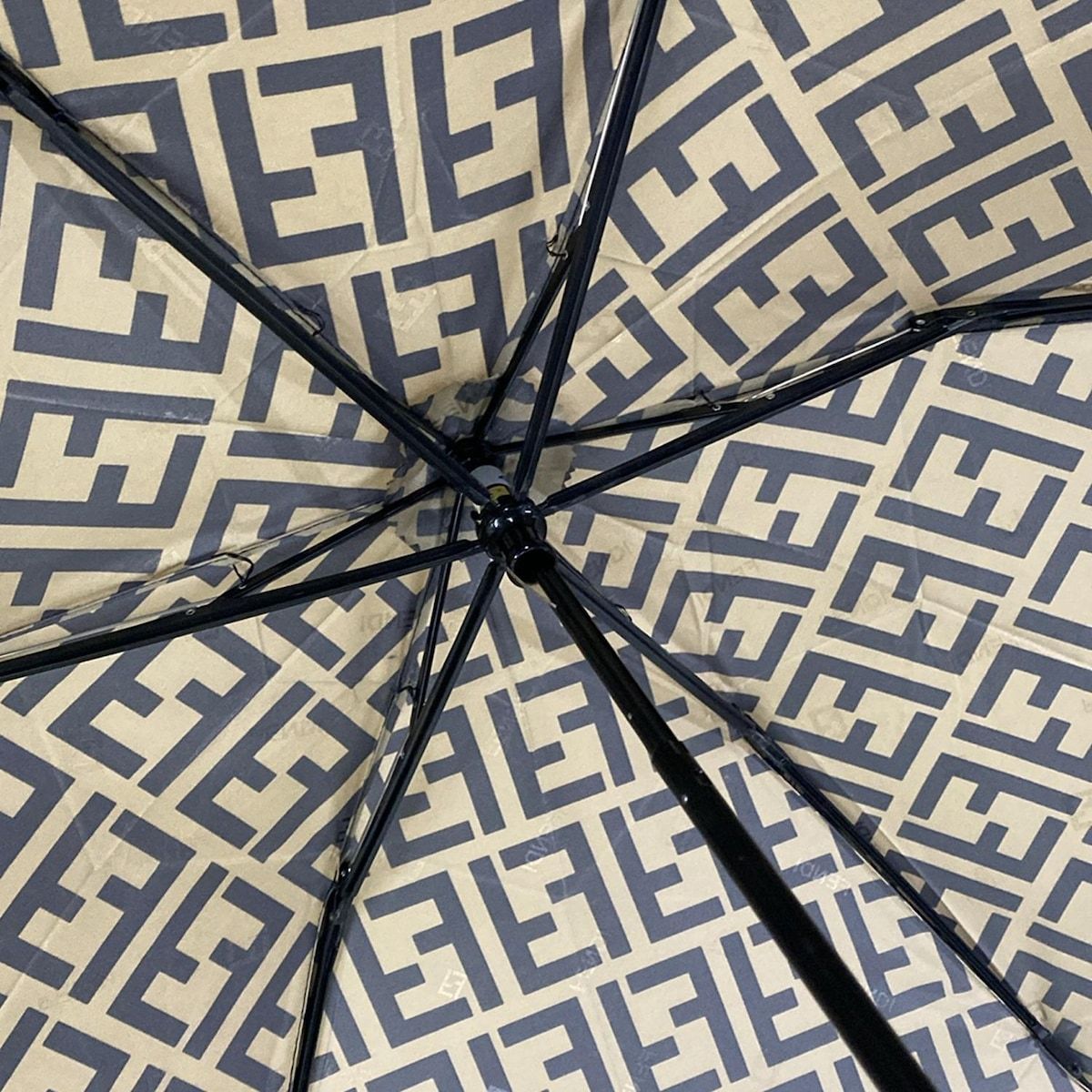 FENDI(フェンディ) 折りたたみ傘 - ライトブラウン×黒 ズッカ柄 - メルカリ