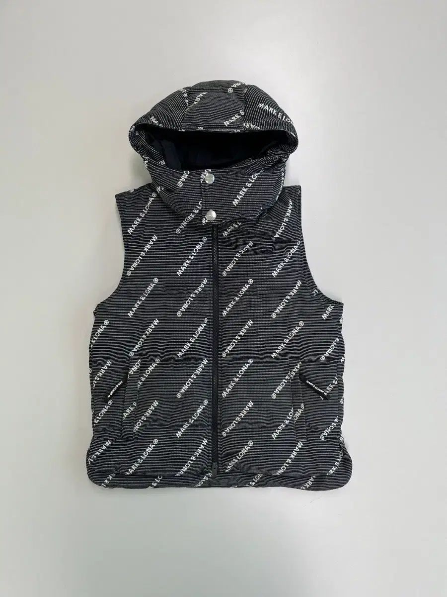 MARK LONA マークアンドロナ ロゴ フード ダウン ベスト