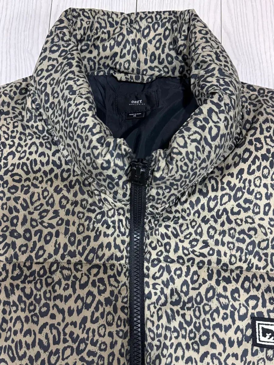 OBEY レオパード ホピ ダウン XL 感 状態A級 物