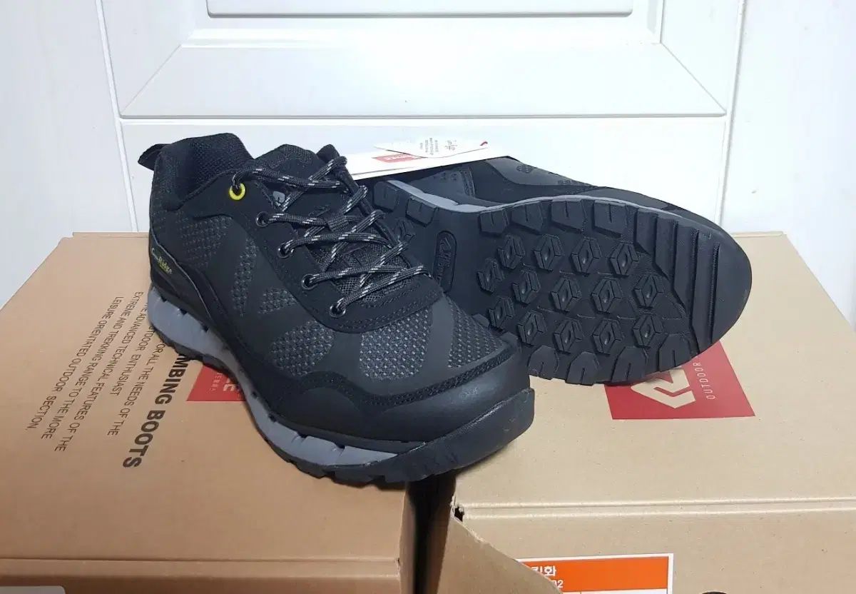 THE RED FACE トレッキングシューズ ^ 255