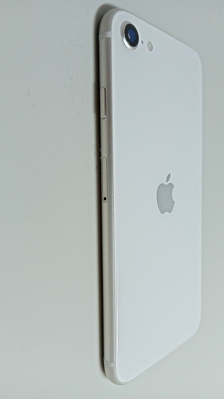整備済！ iPhoneSE（第三世代） A2782 64GB 本体 ホワイト SIMフリー 