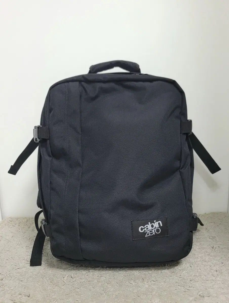 キャビンゼロ Classic 旅行用バックパック 28 L