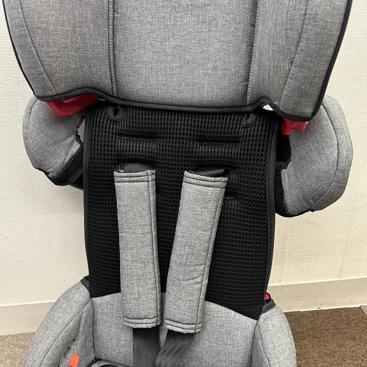 トラベルベスト　ISOFIX チャイルドシート　グレー 日本育児 トラベルベスト EC Fix ISOFIX チャイルドシート - メルカリ
