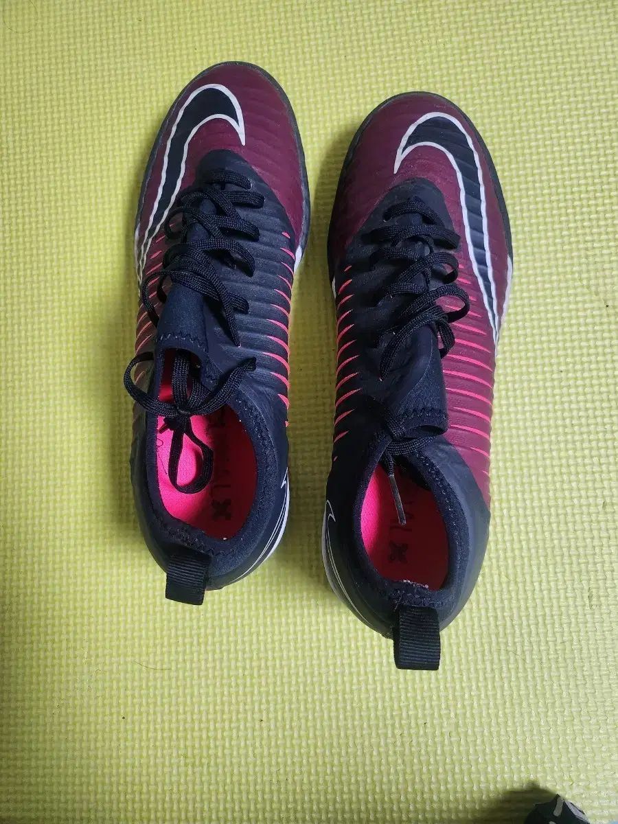 ナイキ RUNNINGシューズ バーガンディ ブラック 255