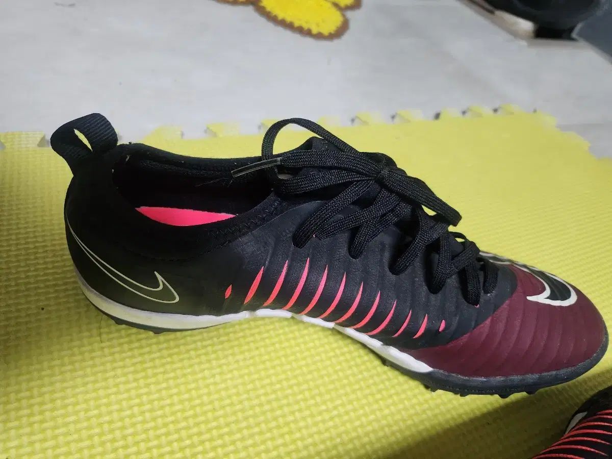  ナイキ RUNNINGシューズ バーガンディ ブラック 255 フットサルシューズ シューズ