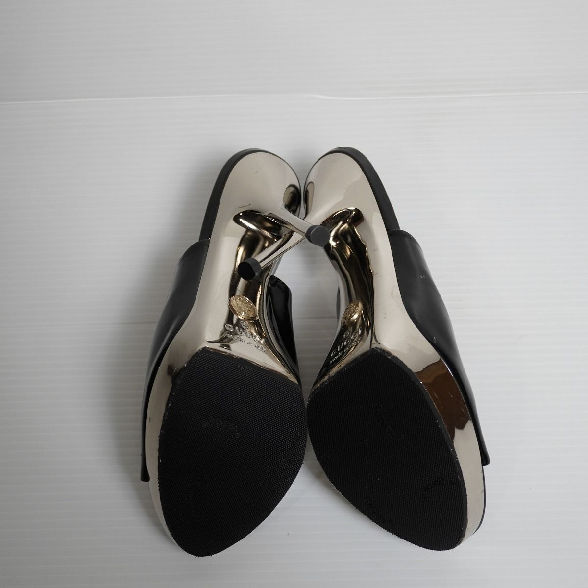 グッチ パンプス ヒール モノグラム レザー スタッズ ブラック 黒 GUCCI 国内正規 GUCCI グッチ オープントゥ パンプス ハイヒール エナメル