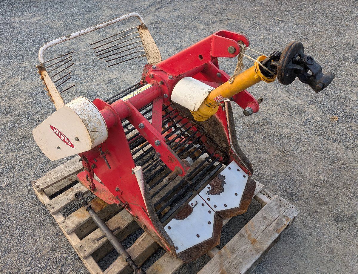 ニプロ松山 トラクター用 掘取機 BL 65 SDー１S です ＰＴＯジョイント トップリンク付き