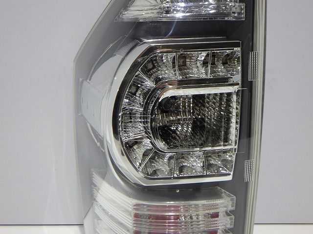 ノア ヴォクシー 70系 ZRR70 テールランプ 【公式通販】