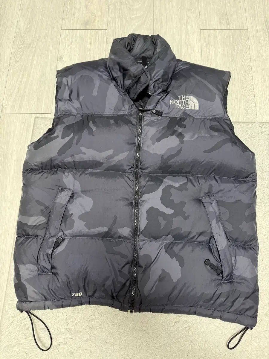 L ザノースフェイス センターロゴ ダウンベスト ブラックカモ
