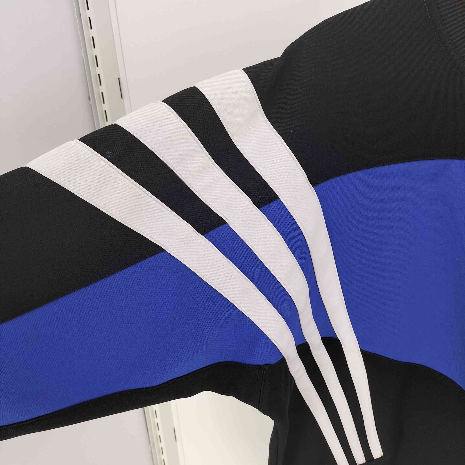 adidas(アディダス) 80-90S ロゴ刺繍 万国旗タグ スリーストライプス カラースイッチング ルーズ スウェット トレーナー メンズ import：L 【中古】【ブランド古着バズストア】 アディダス adidas 80-90S ロゴ刺繍 万国旗タグ スリーストライプス