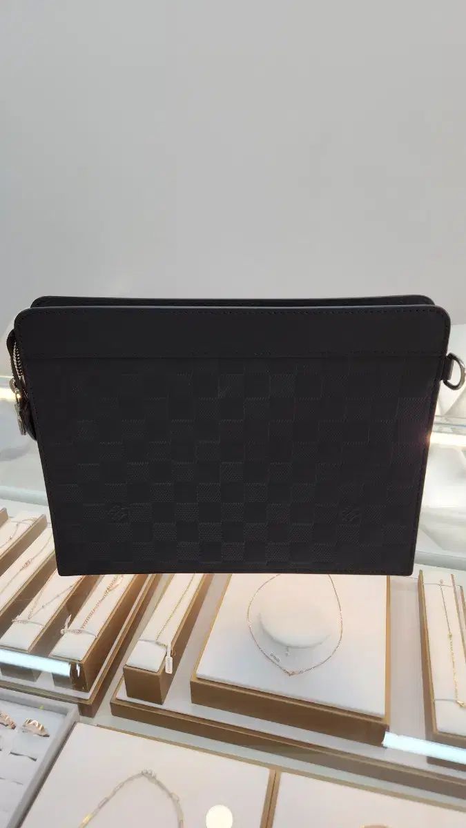 ルイヴィトン ニューポーチ ダミエ クラッチバッグ ブラック