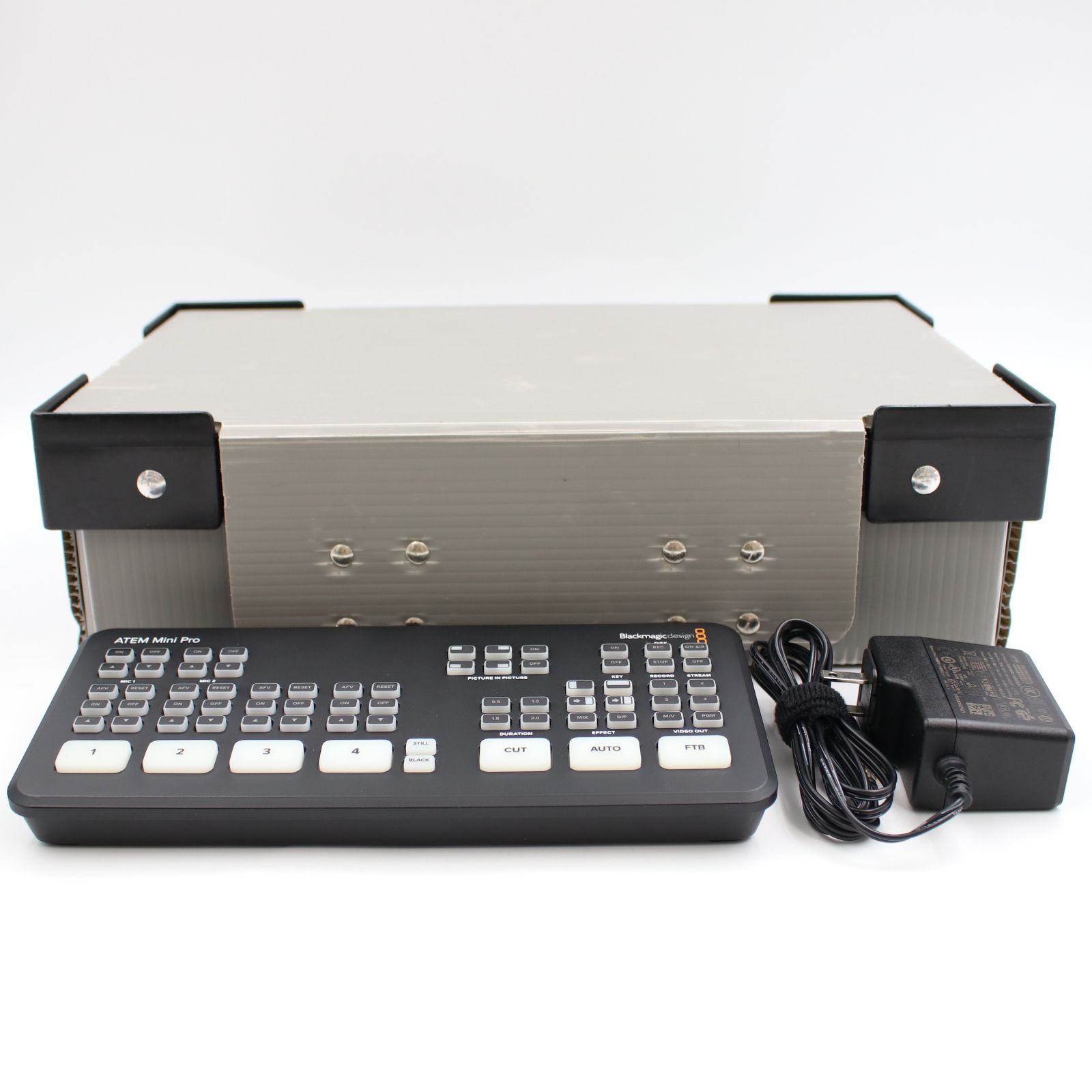 上品 Blackmagic Design ATEM Mini Pro ライブプロダクションスイッチャー SWATEMMINIBPR