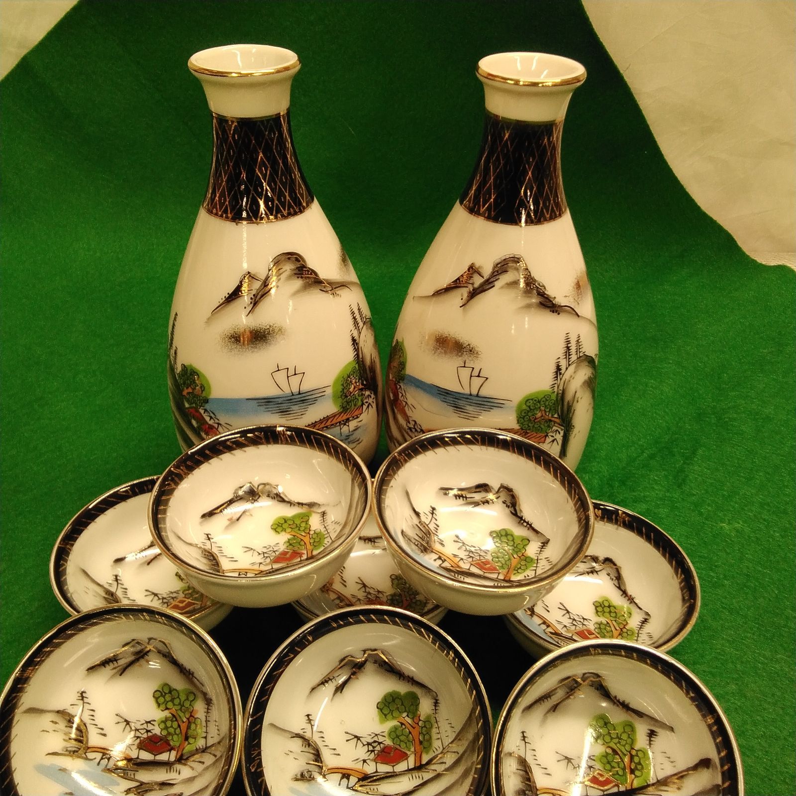 昭和レトロ　アンティーク　青木大米作九谷焼　高級手書き　酒器セット　未使用　木箱 昭和レトロ 九谷焼 酒器セット 徳利(2）＆盃(8) 10点セット 中古品