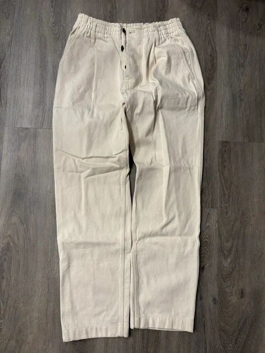 ドキュメント 白 コットン イージー パンツ シンプルコーデ カットソー