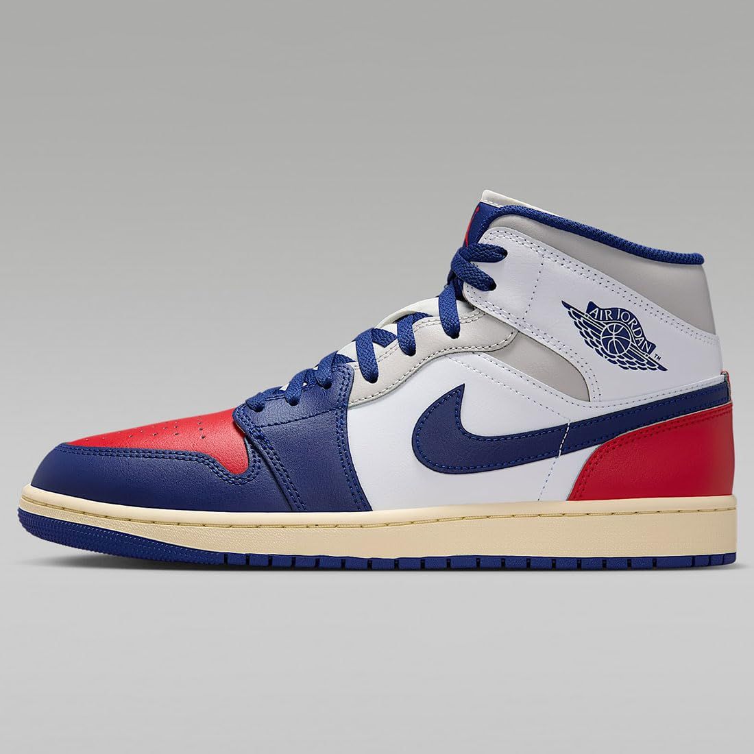 ナイキ エア ジョーダン 1 ミッド AIR JORDAN MID ホワイト ユニバーシティレッド ニュートラルグレー ディープロイヤルブルー DQ 8426-102 26.0 cm