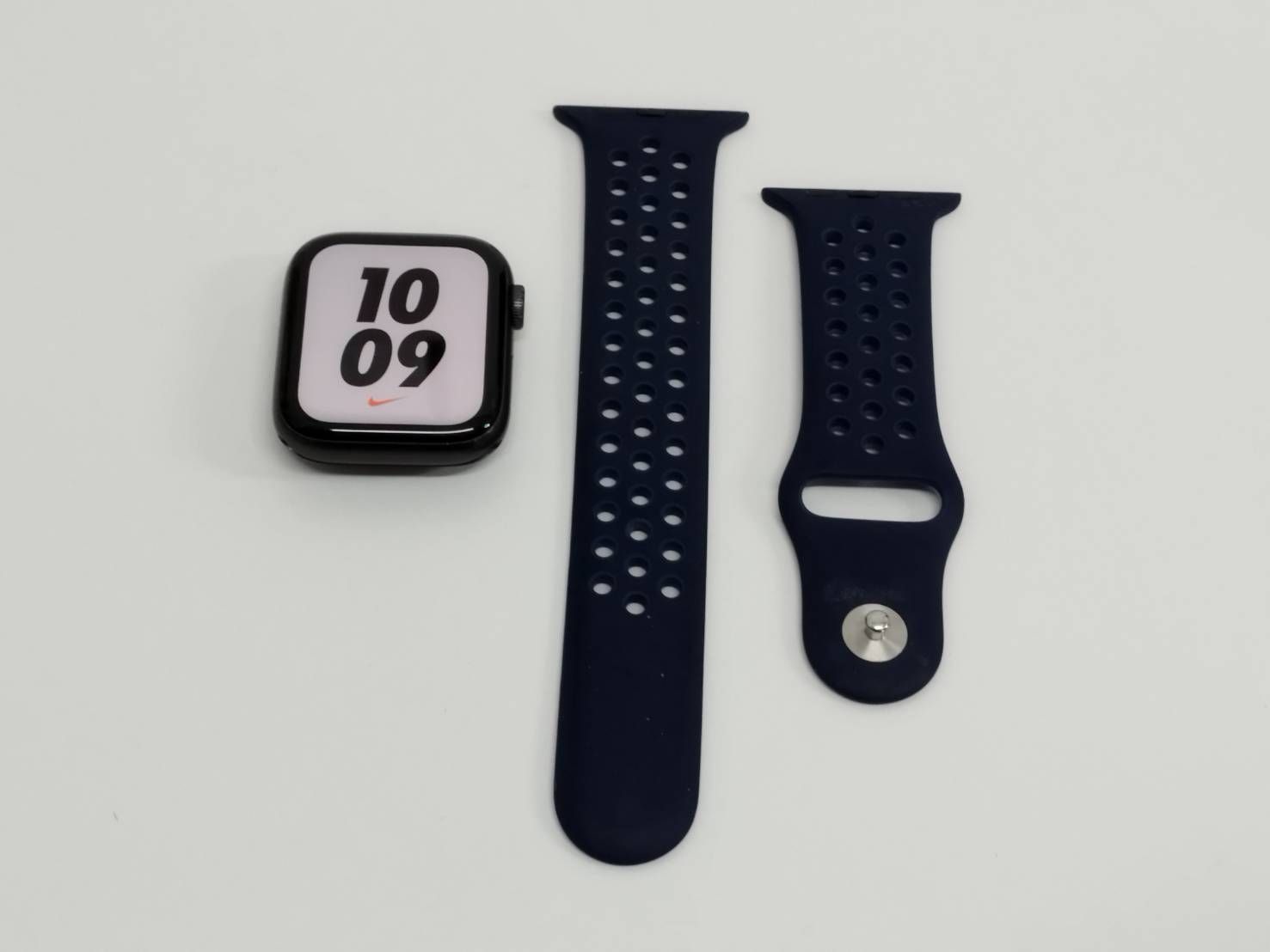 Apple Watch SE 第1世代|GPS|44 mm|A 2352|スペースグレー MKQK 3 J|A