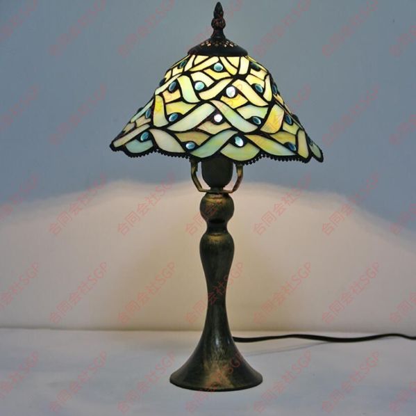 新入荷 芸術品ステンドランプ 照明 ステンドグラス アンティーク 花柄 レトロな雰囲気室内装飾 テーブルスタンド