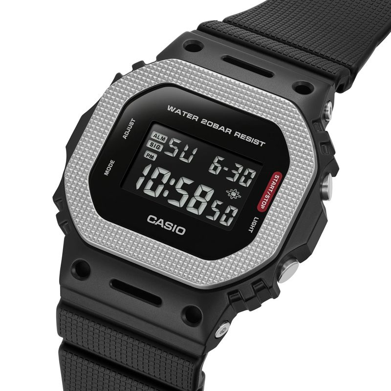 メーカー CASIO カシオ G-SHOCK GM-5600 BM-1 JF メタルカバード ブラックIP スクエアデザイン 耐衝撃構造 20気圧防水
