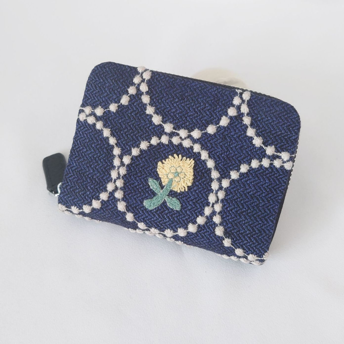 受注製作】刺繍2つ・ネイビー×ホワイト タンバリン じゃばらミニ財布