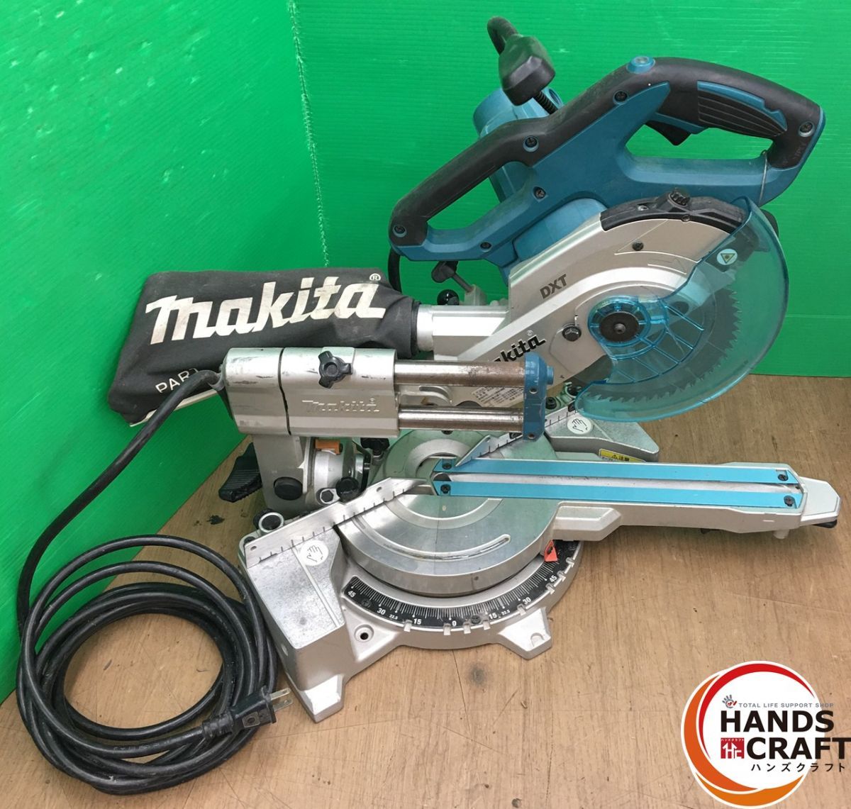 品 マキタ makita 165 mm スライドマルノコ 100 V 赤レーザー付 ライト点灯 標準 はノコ刃とダストバッグのみ付属