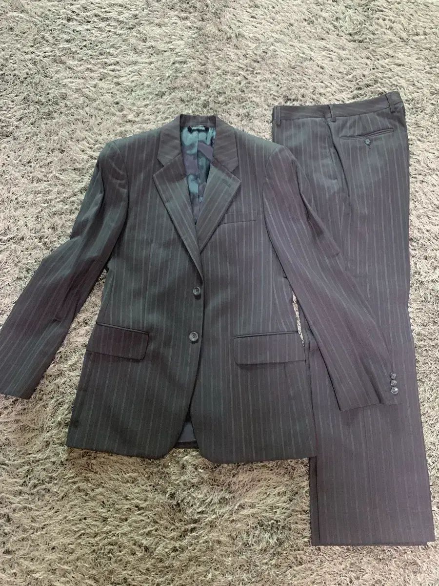 ヴェルサーチェ VERSUS スーツ