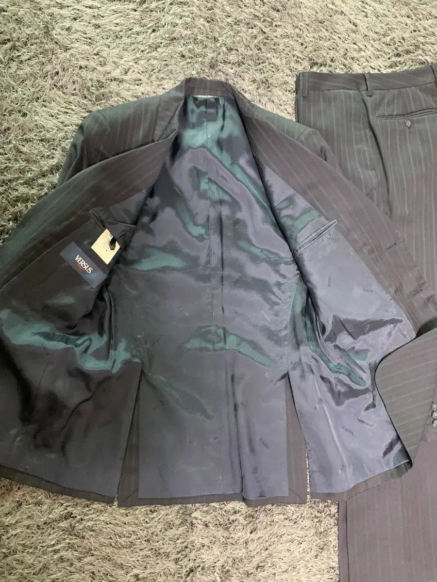 ヴェルサーチェ VERSUS スーツ