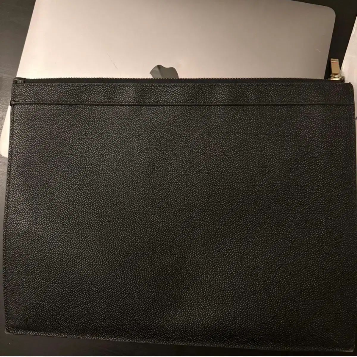 トム ブラウン クラッチバッグ m サイズ