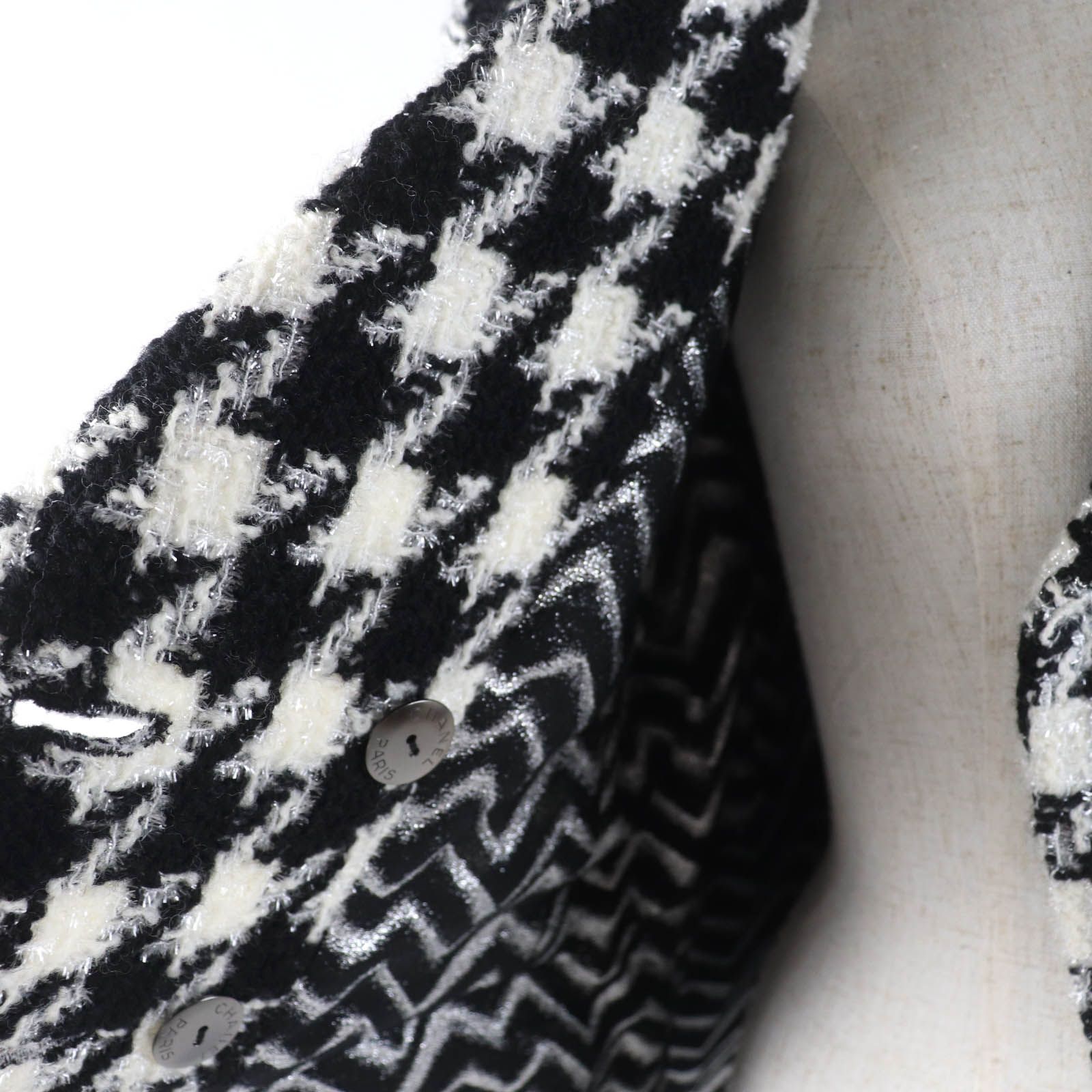 CHANELシャネル　ツイード　ジャケット　グレー　ココマークボタン　サイズ40 CHANEL（シャネル） レディース スーツ ジャケット スカート リネン