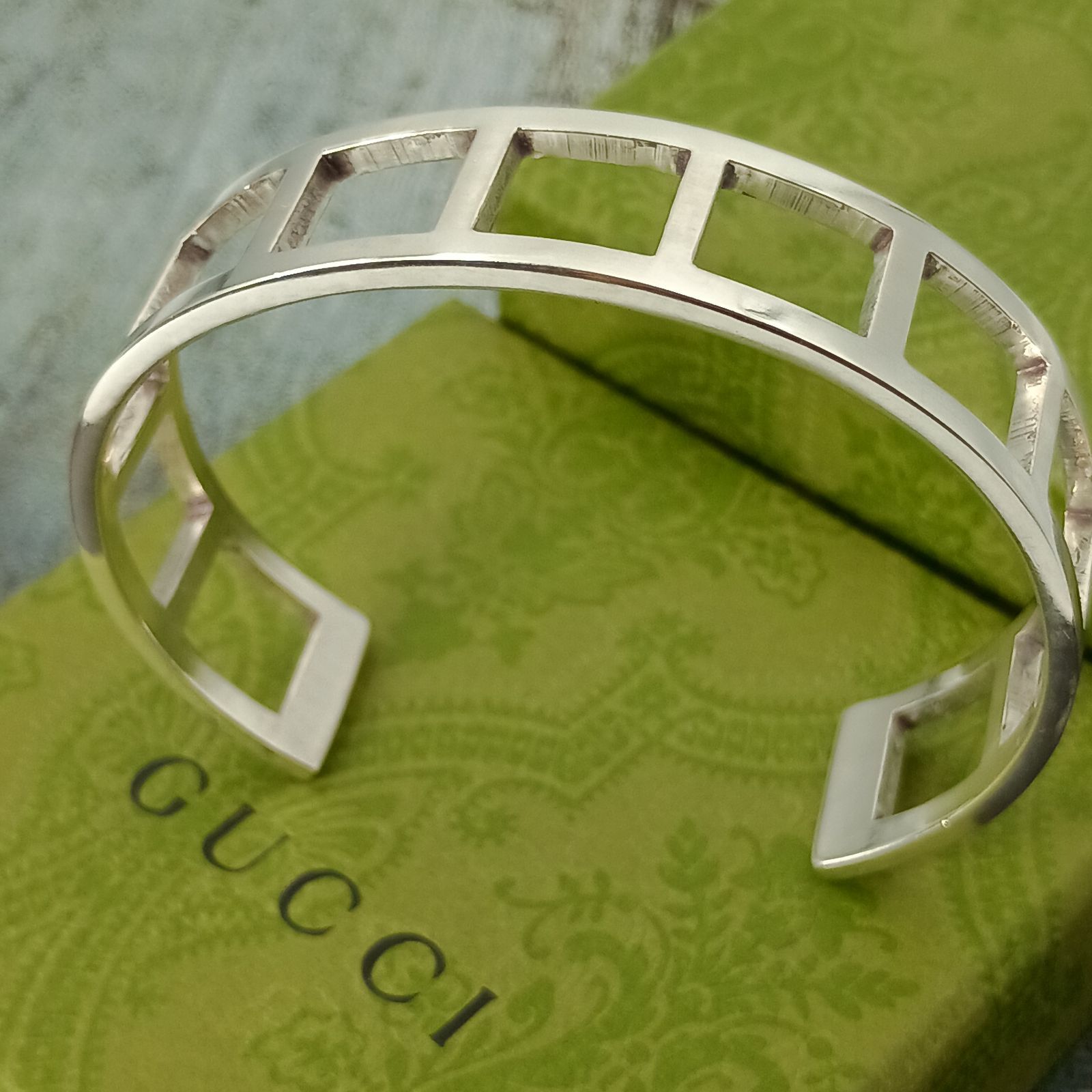 GUCCI グッチ オープン スクエア バングル ブレスレット レディース