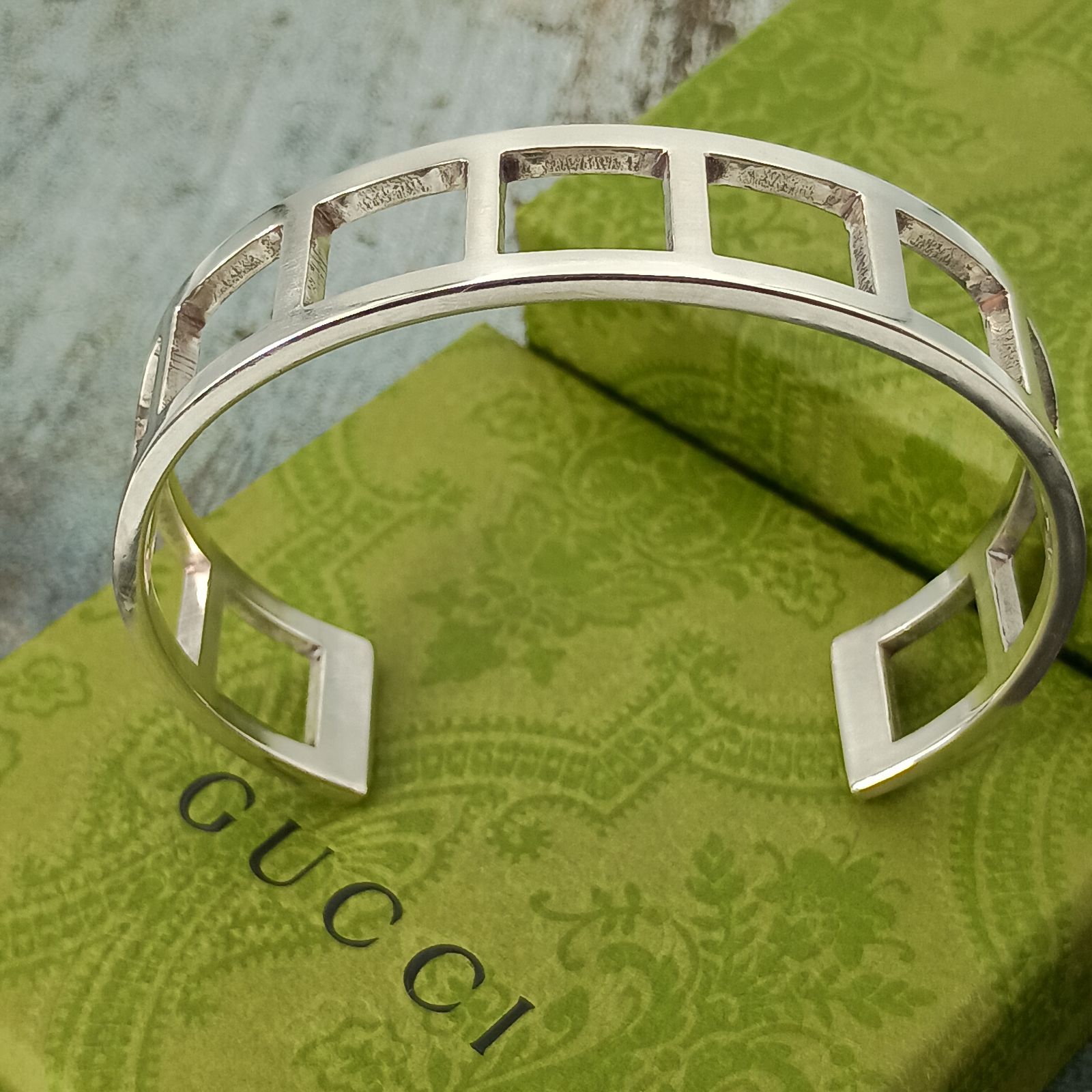 GUCCI グッチ オープン スクエア バングル ブレスレット レディース