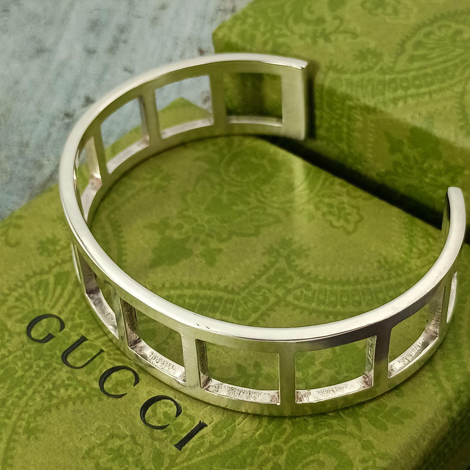 GUCCI グッチ オープン スクエア バングル ブレスレット レディース