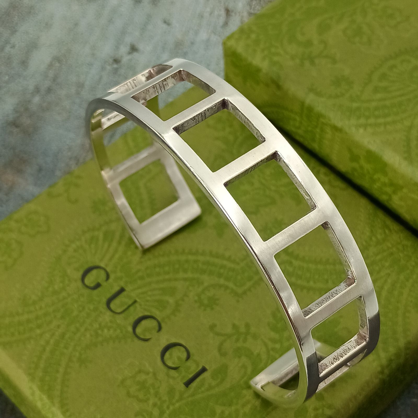 GUCCI グッチ オープン スクエア バングル ブレスレット レディース