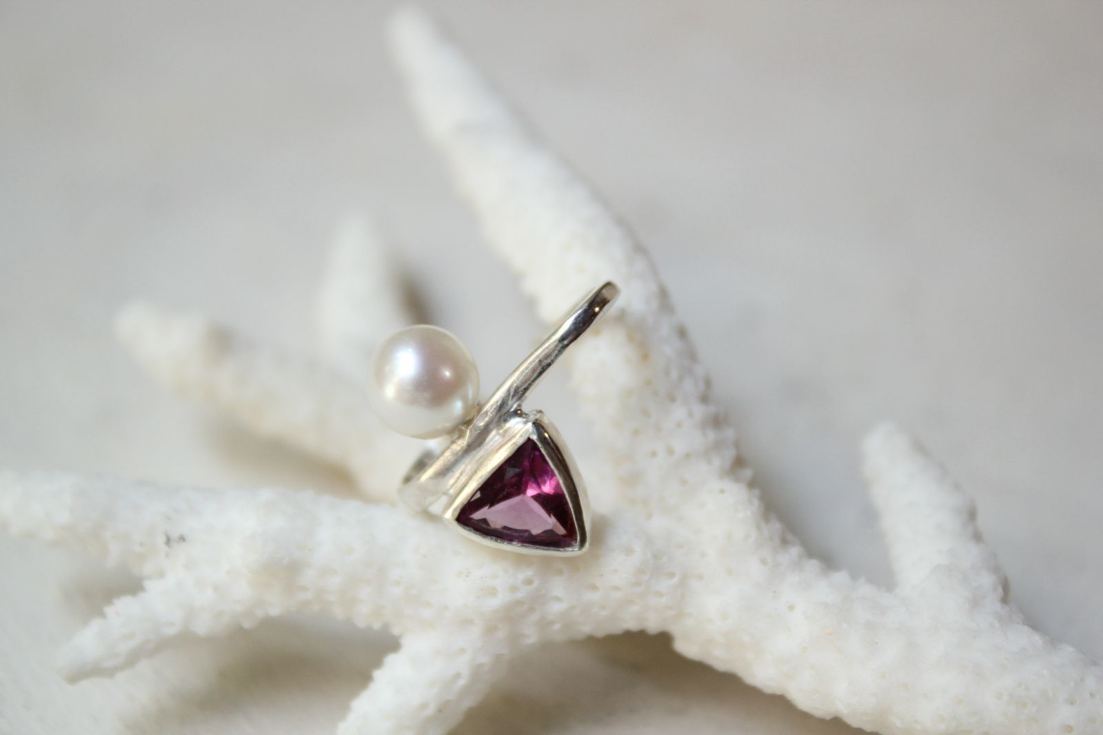 ロードライトガーネットとパールのイヤーカフ|SV925|azur