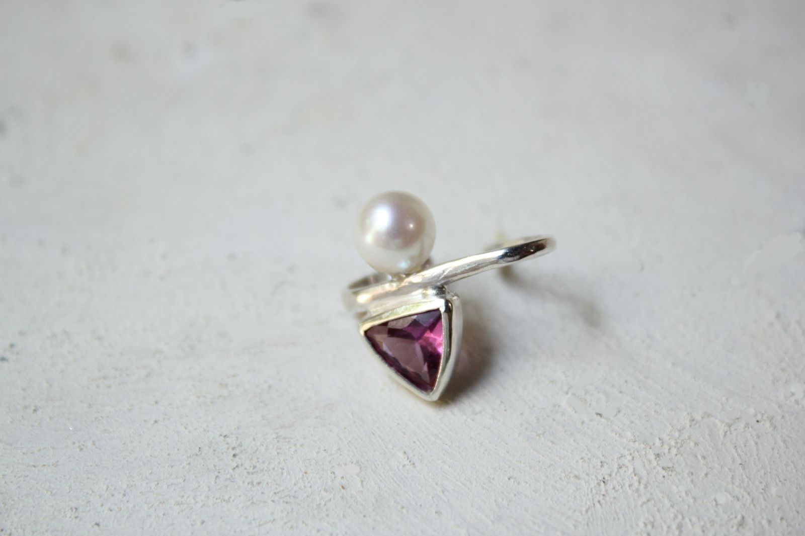 ロードライトガーネットとパールのイヤーカフ|SV925|azur