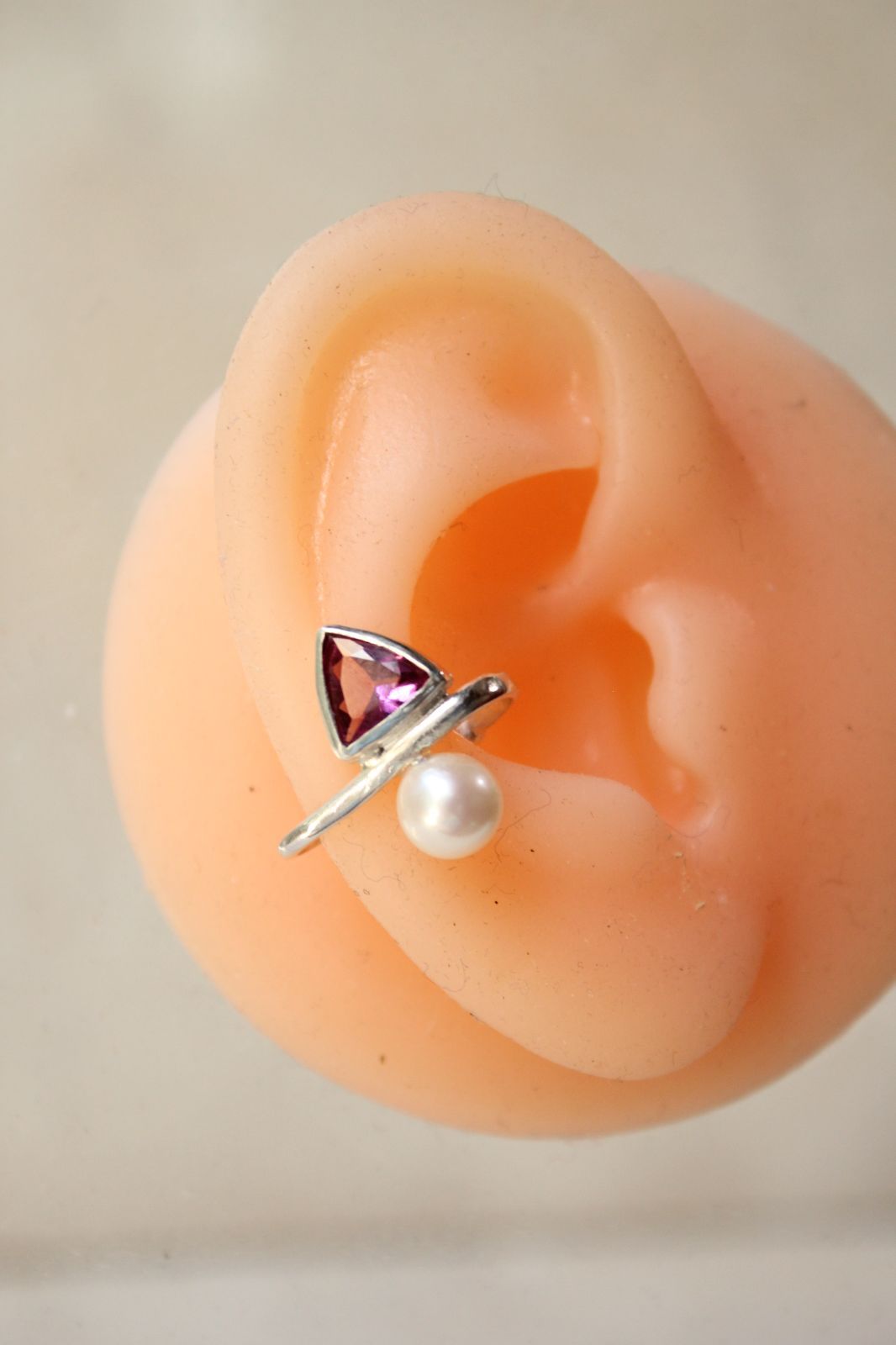 ロードライトガーネットとパールのイヤーカフ SV