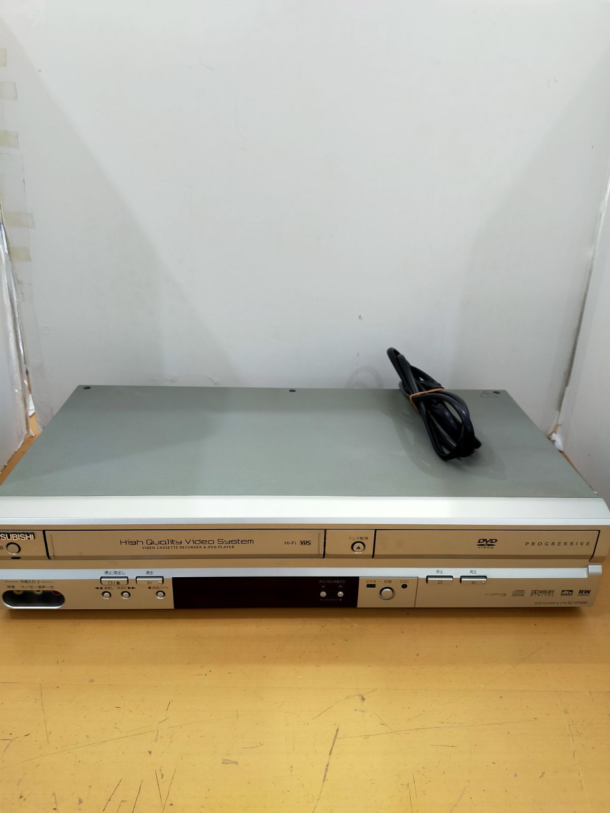 B02 MITSUBISHI DVDプレーヤー一体型ビデオ DJ-VP250 ジャンク品