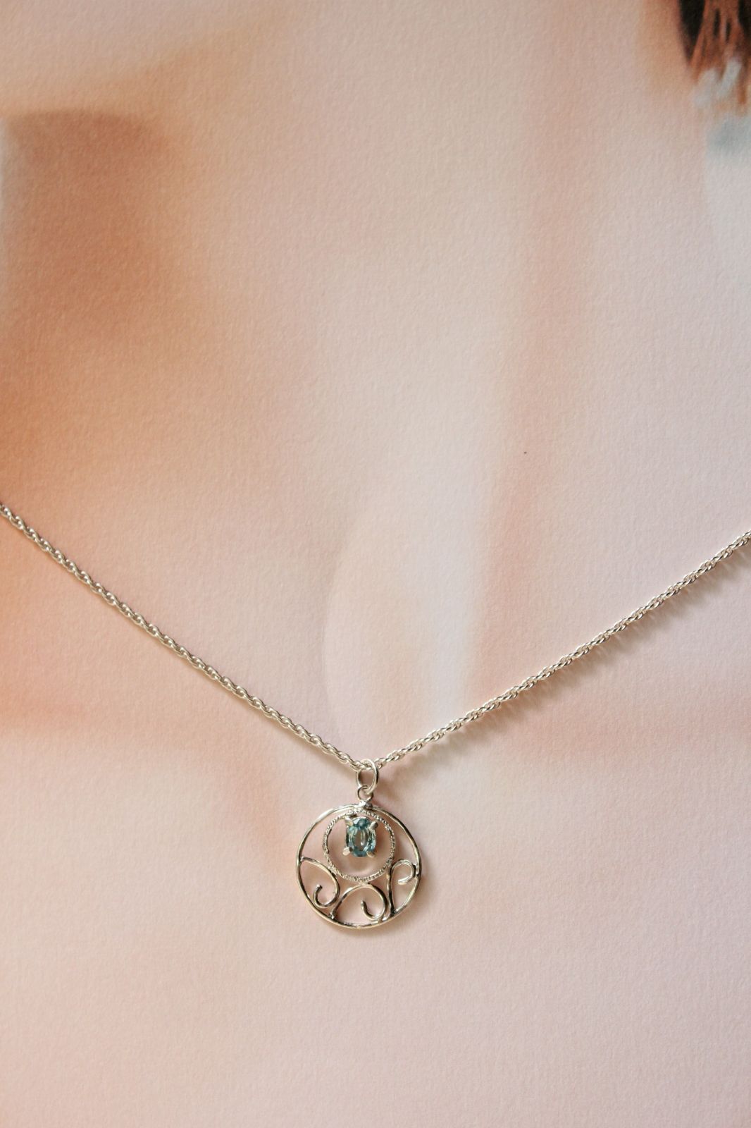 ブルームーンストーンのネックレス