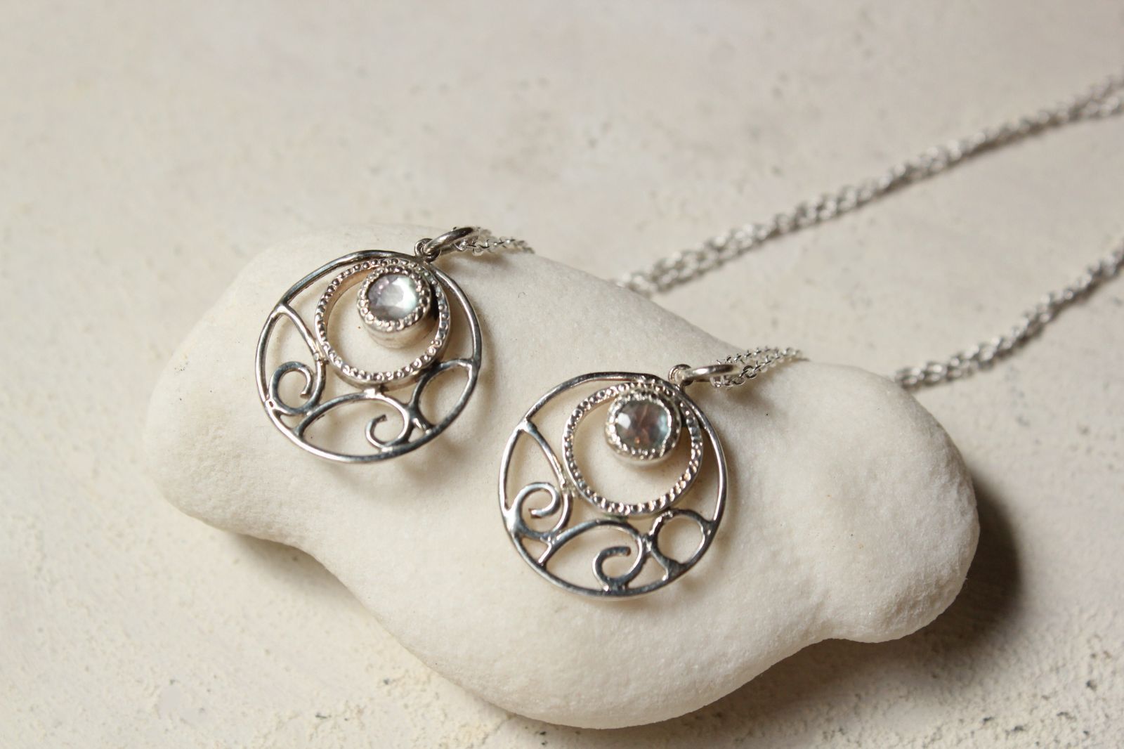 ブルームーンストーンのネックレス silver