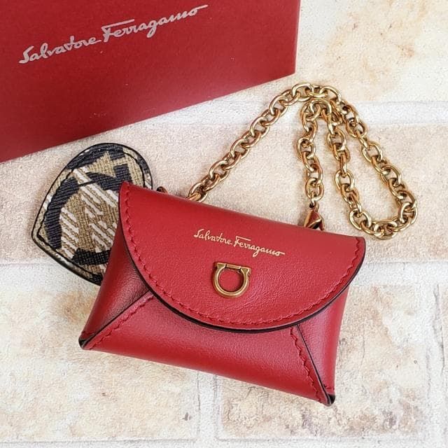 未使用 フェラガモ ☆ガンチーニ レザー レター型 バッグチャーム