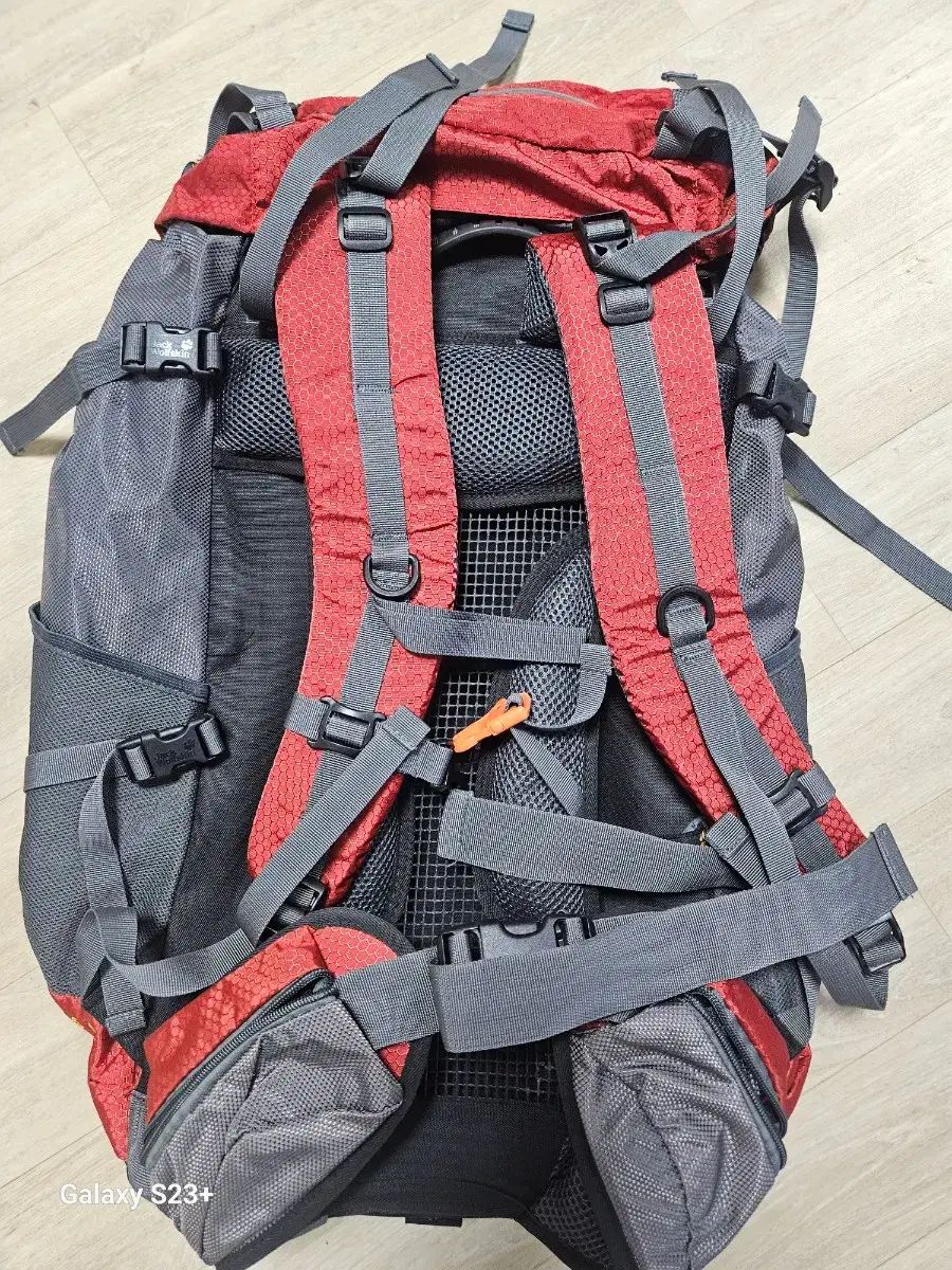 ジャックウルフスキン 登山 リュック レッド 60