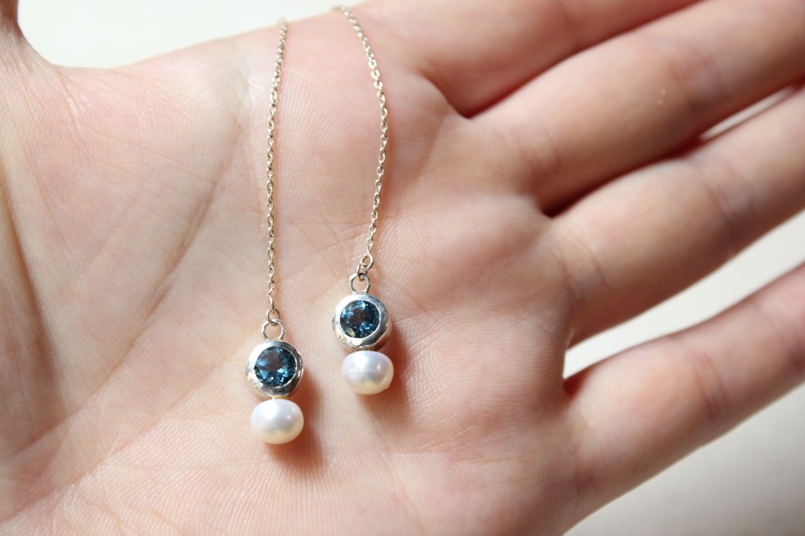 ロンドンブルートパーズとパールのピアス