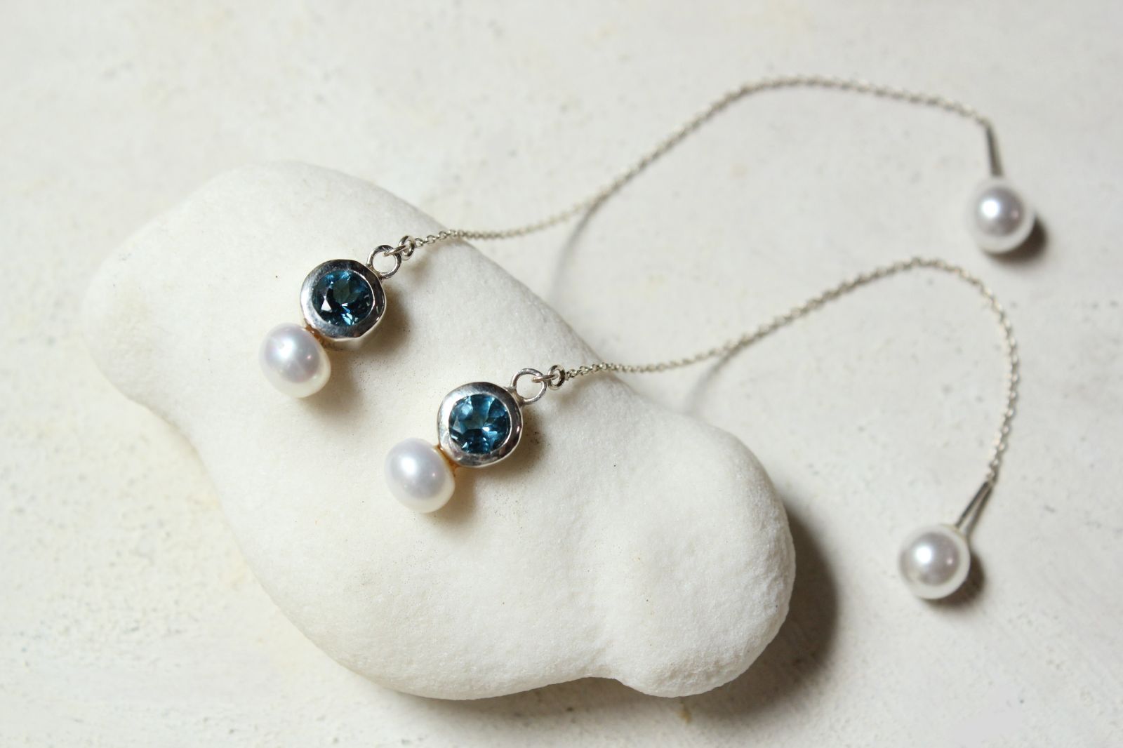 ロンドンブルートパーズとパールのピアス の誕生石 azur |silver