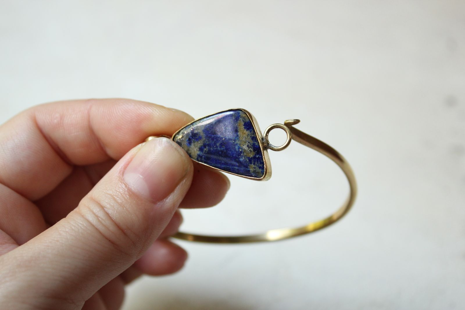 ラピスラズリの真鍮バングル azur