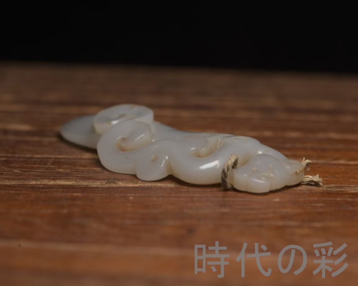 中国古美術・和田玉臂輪・和田玉製・細密彫・白玉彫・根付・裝身具・賞物・時代物 中国古美術・和田玉臂輪・和田玉製・細密彫・白玉彫・根付・裝身具・賞